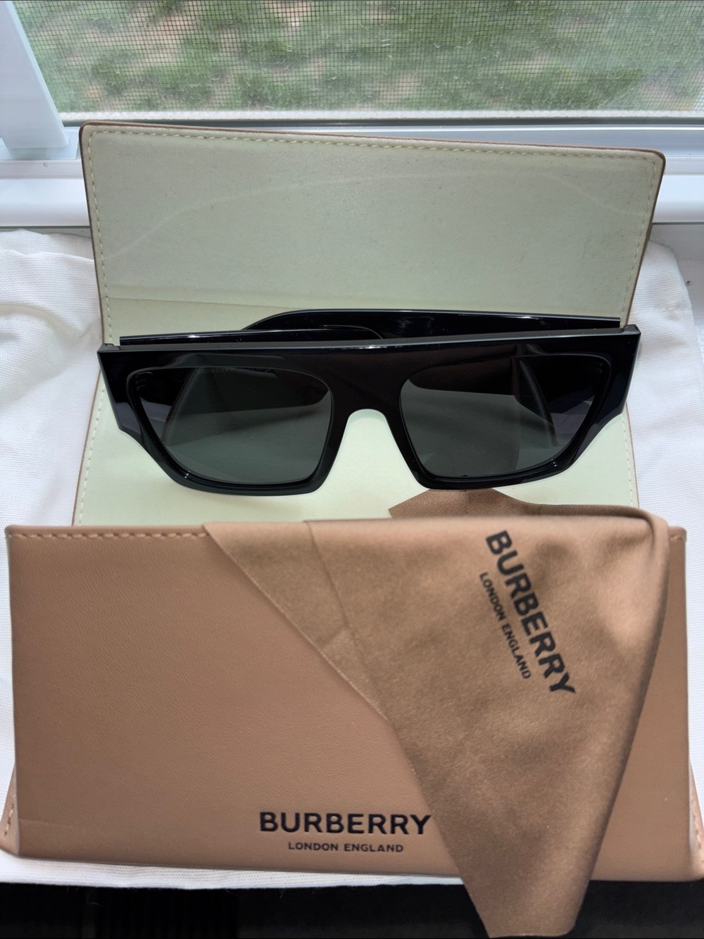 Burberry Black Rectangular Sunglasses with Dark Lenses - Picture 6 of 6